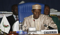 Le chef de l'Etat du Nigeria, Umaru Yar'Adua, président en exercice de la Cedeao, lors du sommet extraordinaire de l'organisation régionale, à Abuja, le 10 janvier 2009.(Photo : AFP)