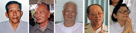 De gaudche à droite : Kaing Guek Eav alias Duch, Nuon Chea, Khieu Samphan, leng Sary, leng Thirith.(Photo : AFP)