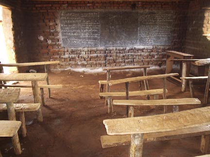 Classe de lycée à Kilembwe Territoire de Fizi dans le Sud-Kivu, RDC.(Photo: Patient Alesire)