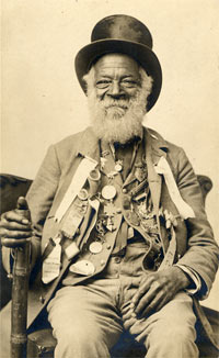 Vieil homme afro-américain au chapeau haut-de-forme (autour de 1915).(Courtesy Anthony d'Offray, Londres)