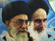 Portraits de l'ayatollah Rouhallah Khomeyni (d), fondateur de la République islamique d'Iran, et de son successeur l'ayatollah Ali Khamenei (g).(Photo : Caren Firouz/Reuters)