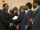 Les vice-ministres et secrétaires d'Etat du gouvernement de Robert Mugabe ont prêté serment, jeudi. (Photo : AFP)