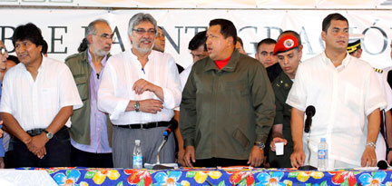 De gauche à droite : le président de Bolivie, Evo Morales, du Paraguay Fernando Lugo, du Venezuela Hugo Chavez et de l'Equateur Rafael Correa, au Forum social mondial de Belem, au Brésil.(Photo : Reuters)
