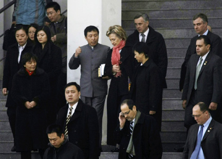 La secrétaire d'Etat américaine, Hillary Clinton, à la sortie d’une église de Pékin, le 22 février 2009. (Photo : Reuters)