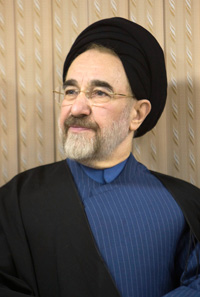 L'ancien président iranien Mohammad Khatami assiste à une réunion de l'Association des clercs combattants, qui regroupe des religieux 
modérés et réformateurs et dont il est l'un des leaders, à Téhéran, le 8 février 2009.
(Photo : Reuters)