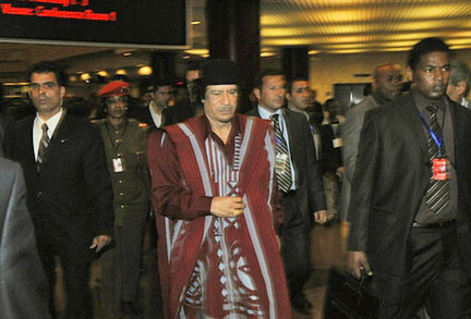 Le colonel Kadhafi quitte le 12e sommet de l'Union africaine.( Photo : AFP )