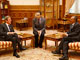 Bernard Kouchner (g) et Ali Abdallah Saleh (d) se sont rencontrés au palais présidentiel à Sanaa, le 21 février 2009.(Photo : Reuters)