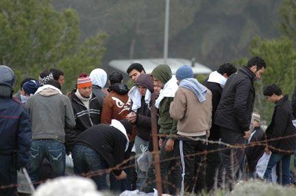 Des immigrés clandestins, sur l''île de Lampedusa, le 18 février 2009.
(Photo: Reuters)