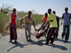 Au moins deux civils ont été tués lors d'une attaque au mortier par des insurgés islamistes contre une base burundaise de l'Amisom à Mogadiscio, le 22 février 2009.( Photo : Reuters )