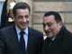 Le président égyptien Hosni Moubarak&nbsp;(d) accueilli par le président français Nicolas Sarkozy, au Palais de l’Elysée à Paris, le 9&nbsp;février 2009.(Photo : Reuters)