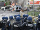 Plusieurs escadrons de la gendarmerie ont été déployés la nuit du 17 au 18 février 2009 à Pointe-à-Pitre.(Photo : AFP)