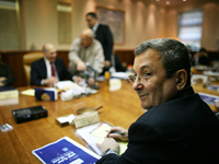 Ehud Barak doit encore convaincre dans son propre camp les adversaires d'une coalition.( Photo : Uriel Sinai / Reuters )