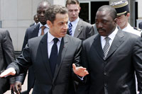 Le président congolais Joseph Kabila (d) reçoit son homologue français Nicolas Sarkozy le 26 mars 2009.(Photo : Francois Mori/Reuters)