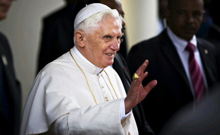 Le pape Benoît XVI quitte le Cameroun pour l'Angola, le 20 mars 2009. (Photo : Reuters)