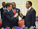 Lors du dîner offert à Brazzaville à l'occasion de sa venue, jeudi 26 mars 2009, Nicolas Sarkozy a rappelé qu'il trouvait «<em> important</em>&nbsp;» que l'élection présidentielle de juillet se déroule «&nbsp;<em>dans la sérénité et la transparence.</em>&nbsp;»( Photo : Eric Feferberg / Reuters )