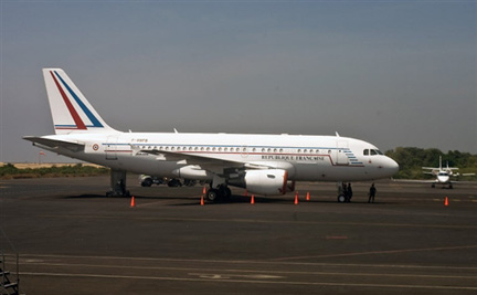 L'avion présidentiel français, à son arrivée à l'aéroport international de Manzanillo, dans l'Etat de Colima, au Mexique, le 7 mars 2009.(Photo : AFP)