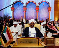 Le président soudanais Omar el-Béchir (au centre) a reçu le soutien des autres dirigeants arabes au sommet de la Ligue arabe à Doha, le 30 mars 2009.(Photo : Reuters)