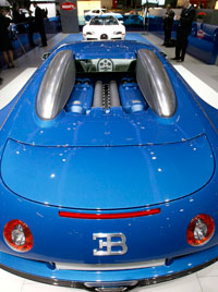 La Bugatti Bleu Centenaire au Salon de Genève, 4 mars 2009.( Photo : Reuters )