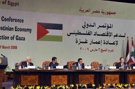 Les représentants de plus de 70 pays, le 2 mars 2009, à Charm el-Cheikh, participent à la conférence internationale sur la reconstruction dans la bande de Gaza.(Photo : Reuters)