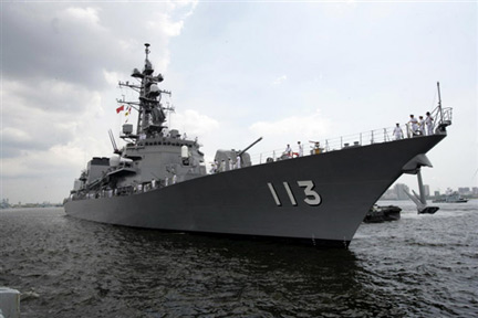 Le destroyer japonais Sazanami dans le port de Zhanjiang, en Chine, le 24 juin 2008. (Photo : AFP)
