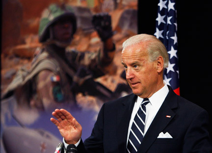 Le vice-président américain, Joe Biden, lors d'une conférence au siège de l'OTAN à Bruxelles, le 10 mars 2009.(Photo : Reuters)