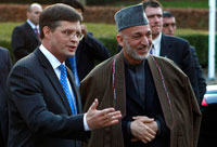 Le président afghan Hamid Karzaï a été reçu à La Haye par le Premier ministre néerlandais Jan Peter Balkenende, le 30 mars 2009.(Photo : Reuters)