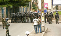 La police antiémeute face aux manifestants à Antananarivo, le 5 mars 2009.(Photo : Reuters)