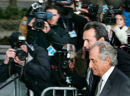 Bernard Madoff lors de son arrivée au tribunal, le 12 mars 2009.( Photo : Reuters )