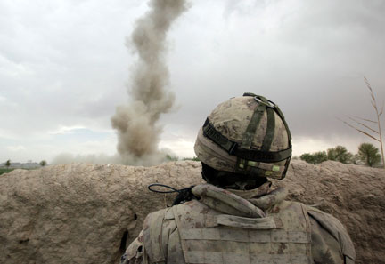 Un militaire canadien de l'Otan lors d'un tir d'exercice, le 19 mars 2009.( Photo : Reuters )