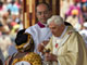 Le pape Benoît XVI célèbre sa première messe en terre africaine, le 19 mars 2009.( Photo : Reuters )
