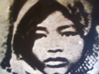 La photo d'identité d'une des victimes internées à S 21, exposée au musée du camp.(Photo : Stéphane Lagarde/RFI)