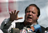 Nawaz Sharif, le chef le plus populaire de l'opposition, a appelé les Pakistanais à «&nbsp;<em>changer la destinée&nbsp;</em>» de leur pays en participant à «&nbsp;la longue marche&nbsp;».(Photo : Reuters)