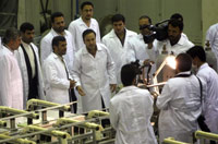 Le 9 avril 2009, le président iranien Mahmoud Ahmadinejad a inauguré à Ispahan la première usine de fabrication de combustible nucléaire.(Photo : Atta Kenare/AFP)