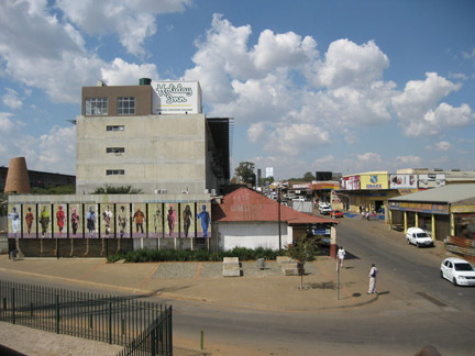 Le Holiday Inn, l'hôtel 4 étoiles de Soweto.(Photo : Sarah Tisseyre / RFI)