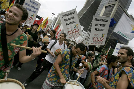  Manifestation sociale d'étudiants dans les rues de São Paulo, le 30 mars 2009.(Photo: AFP)