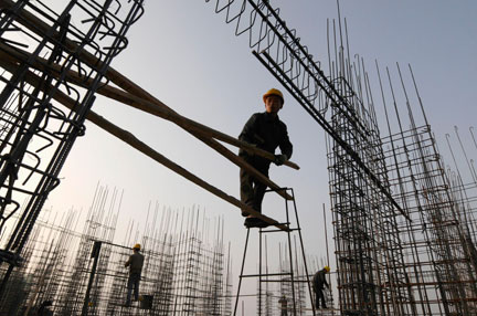 Un ouvrier sur un chantier en Chine, le 16 avril 2009.( Photo : Reuters )