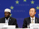 De gauche à droite : Le commissaire européen à l'aide humanitaire Louis Michel, le chef de la politique étrangère européenne Javier Solana, le président somalien Charif Cheikh Ahmed, le secrétaire général des Nations unies Ban Ki-moon, le chef de la commission de l'Union africaine Jean Ping et le représentant spécial des Nations unies pour la Somalie Ahmedou Ould-Abdallah, lors d'une conférence de presse, le 23 avril à Bruxelles.(Photo : Reuters)