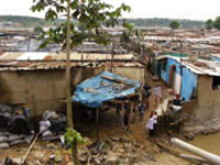 Le quartier précaire Boribana dans la commune d'Attécoubé à Abidjan. 64% des pauvres vivent dans des baraques.(Photo : www.banquemondiale.org)