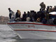 Arrivée au port de Tripoli d'une des quatre embarcations, avec des clandestins rescapés à bord, le 29 mars 2009.(Photo : Reuters)