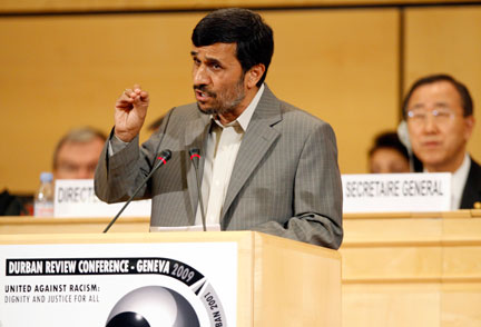 Le président iranien lors de son discours devant les participants à la Conférence de l'ONU sur le racisme à Genève, le 20 avril 2009.(Photo: Reuters)