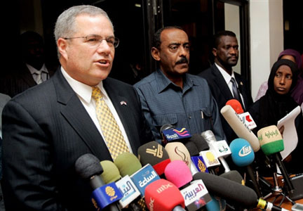 Scott Gration, envoyé spécial au Soudan de Barack Obama, à son arrivée à Khartoum, le 2 avril 2009.(Photo : AFP)