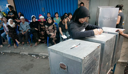 Les Indonésiens ont voté jeudi 9 avril pour élire un nouveau Parlement, le troisième depuis l'avènement de la démocratie en 1998.( Photo : Reuters )