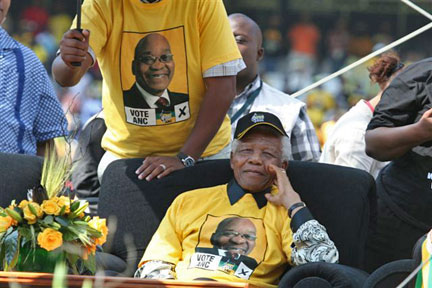 Nelson Mandela a assisté à l'ultime meeting de campagne de l'ANC à trois jours des élections législatives du 22 avril en Afrique du Sud.( Photo : Valérie Hirsch / RFI )