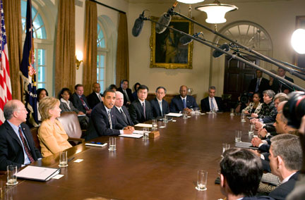 Le président américain a réuni lundi 20 avril 2009 les membres de son cabinet à la Maison Blanche, à Washington.(Photo : Reuters)