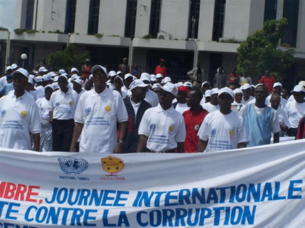 Manifestation lors de la journée internationale Olucome en décembre 2007.(Source: www.olucome.bi)