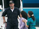 Le capitaine américain Richard Phillips est accueilli par ses proches à sa descente d'avion, à Burlington dans le Vermont, le 17 avril 2009.(Photo : Reuters)