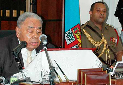 Le président fidjien Ratu Josefa Iloilo abroge la Constitution du pays, le 10 avril 2009.(Photo : Reuters)