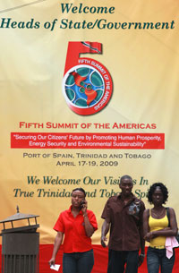 L'affiche du 5<sup>ème</sup> sommet des Amériques est placardée dans les rues de Port d'Espagne à Trinité et Tobago.(Photo : Reuters)