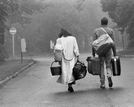 Deux Hongrois émigrent en Europe de l'Ouest le 4 septembre 1989..(Photo : AFP)