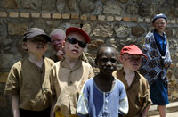 Jeunes enfants burundais à la Maison des Albinos à Ruyigi, le 27 février 2009.(Photo : Stéphane Sakutin/AFP)